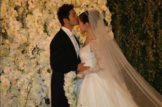 梦到明星和明星办婚礼,明星婚礼梦中的浪漫邂逅