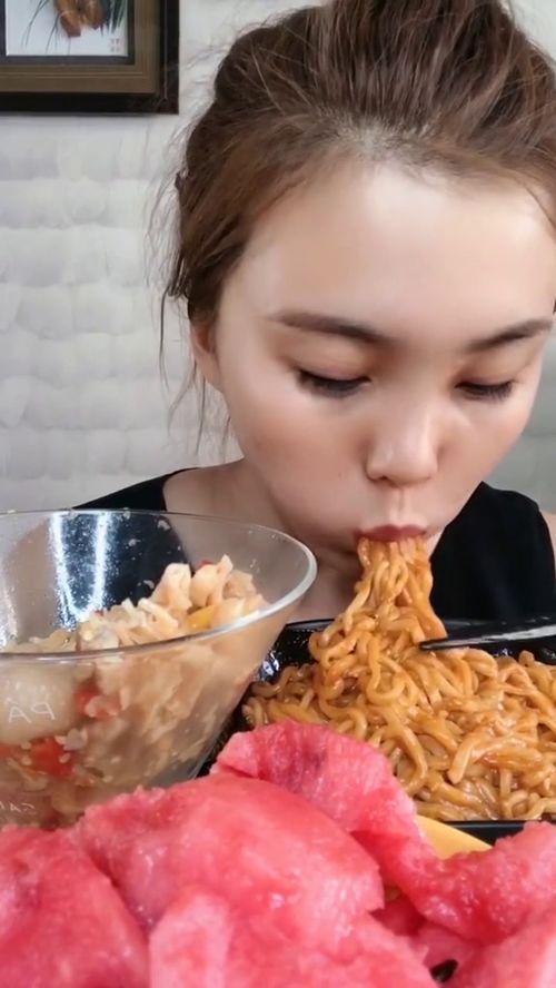 吃瓜吃辣的火鸡面,火鸡面带来的吃瓜新体验