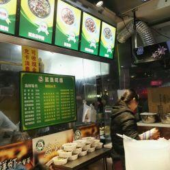 楚河汉街吃瓜,吃瓜群众的欢乐盛宴