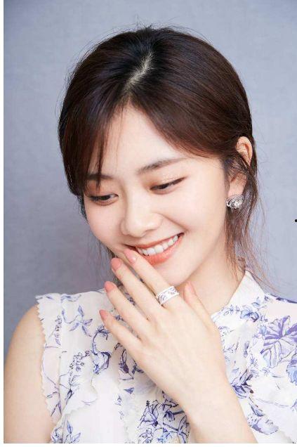 方中带圆的脸型明星,方中带圆脸型明星的风采解析